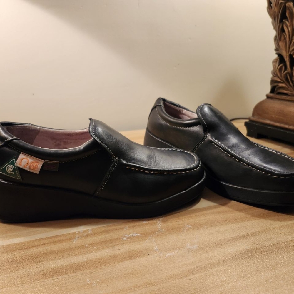 Women's CSA leather Hush Puppies safety shoes size 7, like new